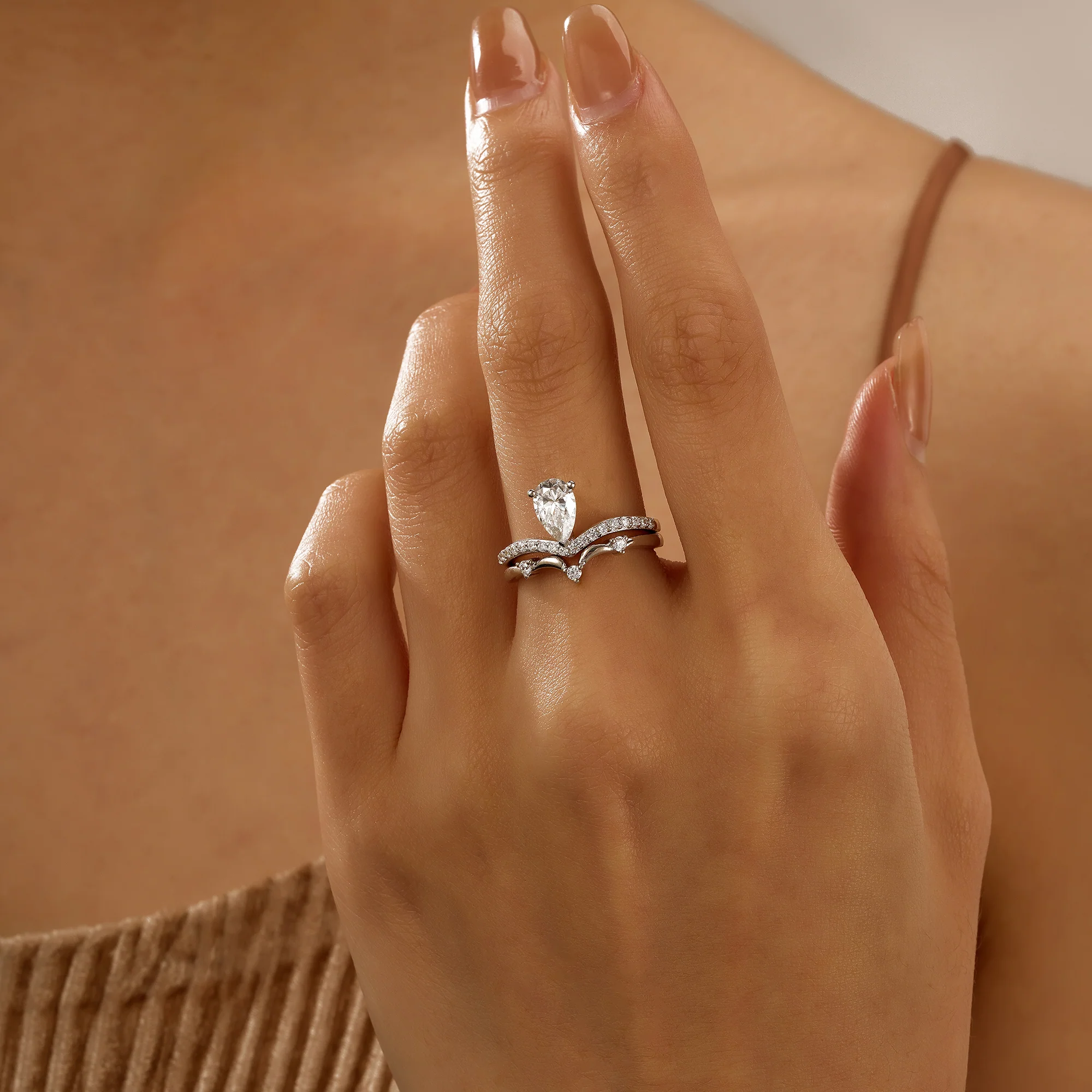 Elegant Pear Cut Moissanite Engagement Ring Set - Image 10
