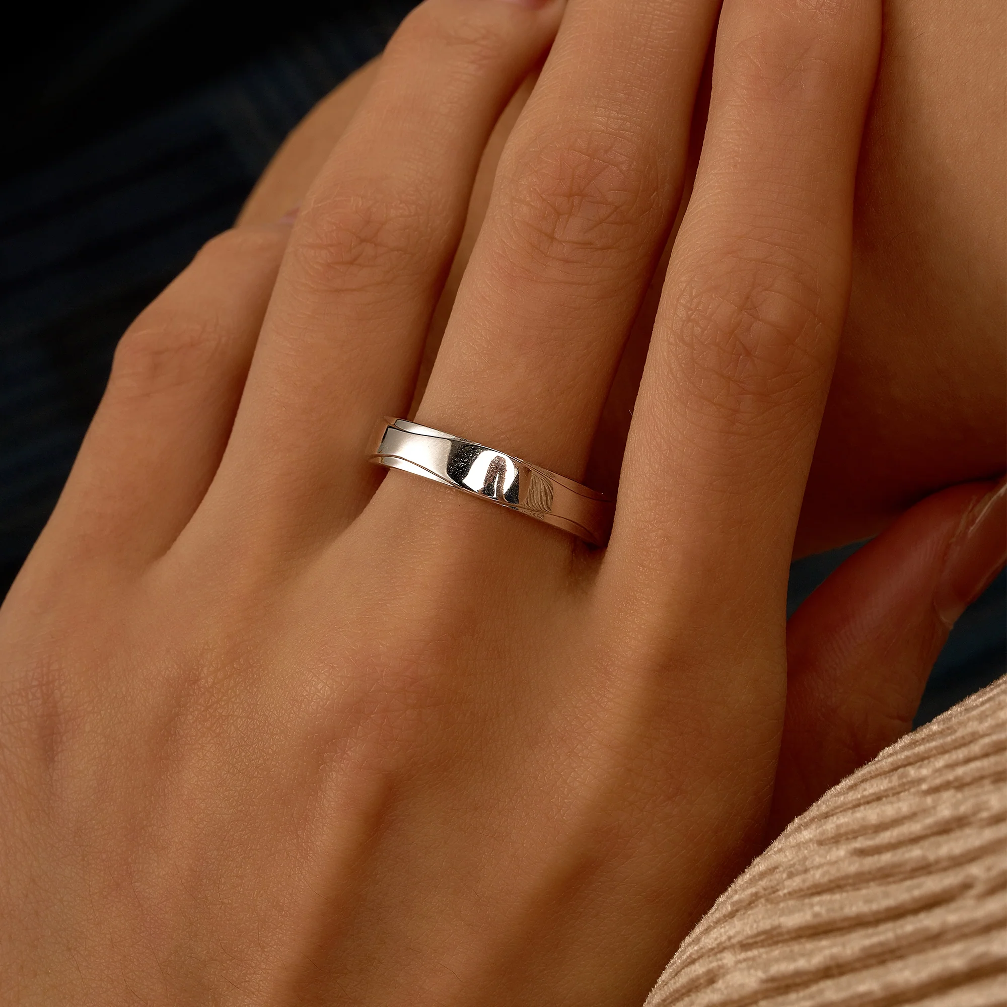 Unisex Modern And Minimalism Polished Wedding Band - Image 13